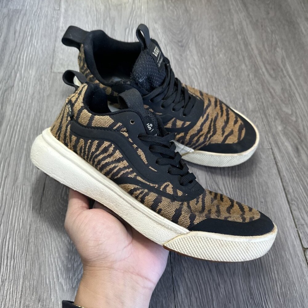Vans Women's Size 7 UltraRange Rapidweld Woven Tiger Black Gold Skate Shoes